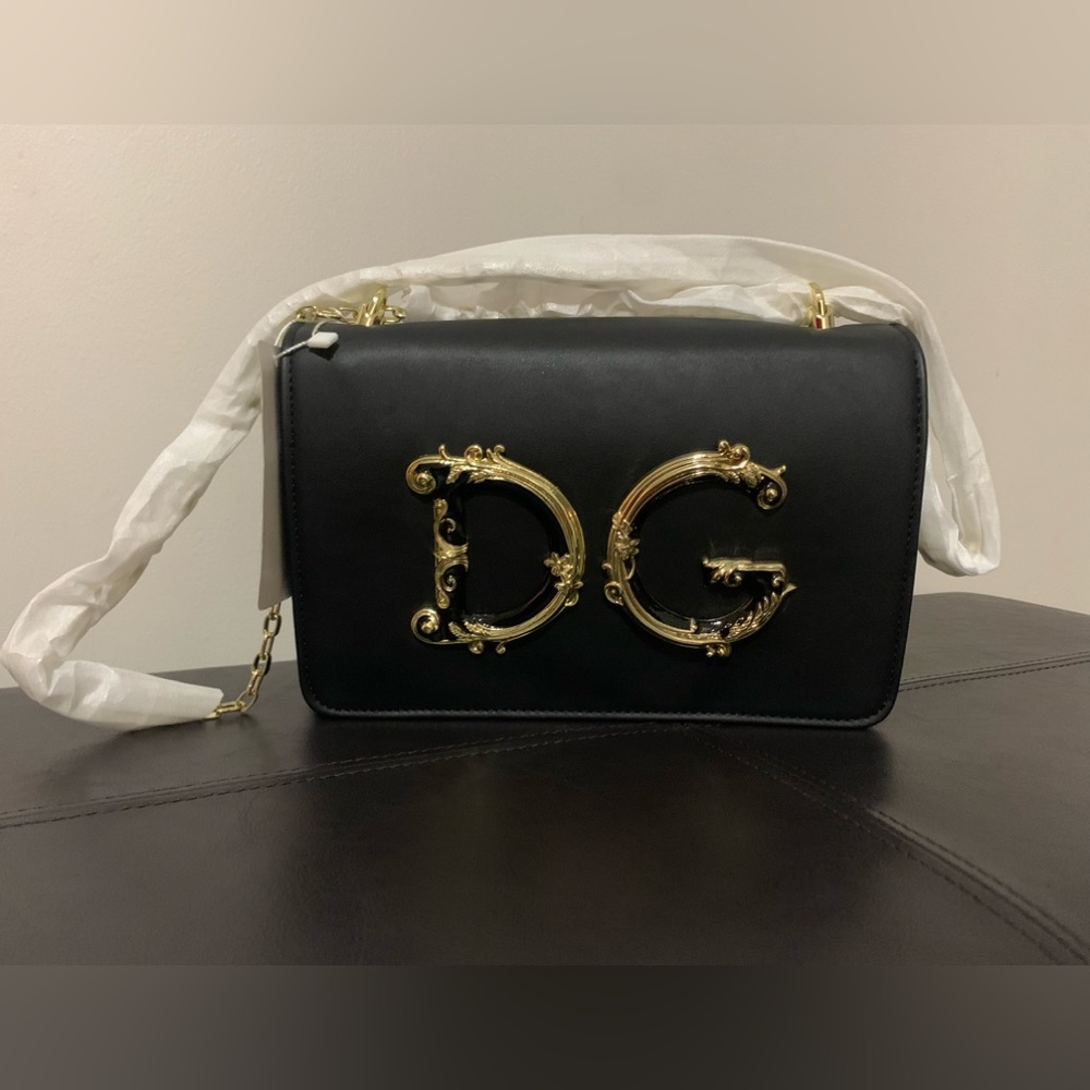 Nice leather purse, never been used!